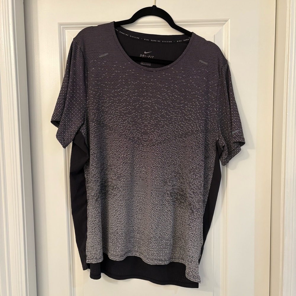 🏷️ 4 for $35 🏷️ Nike Women’s Running Tee with Pocket
